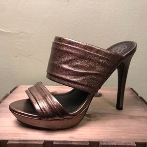 Rock & Republic platform pumps